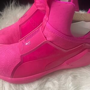 Pink pumas